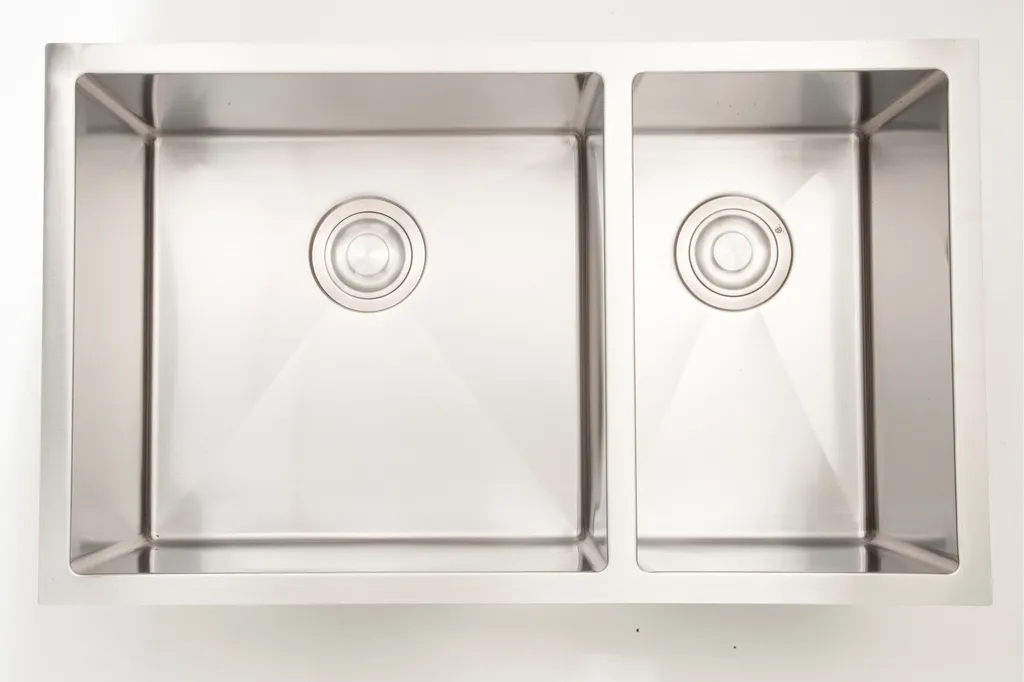 33-in. W Stainless Steel Kitchen Sink With Stainless Steel Finish And 18 Gauge
